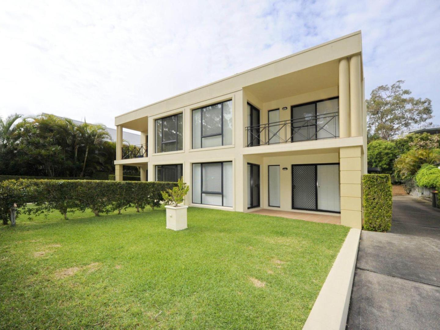 ‘Bagnall Views’ 2/161 Government Rd – Stylish & modern duplex across the road to the waters edge
